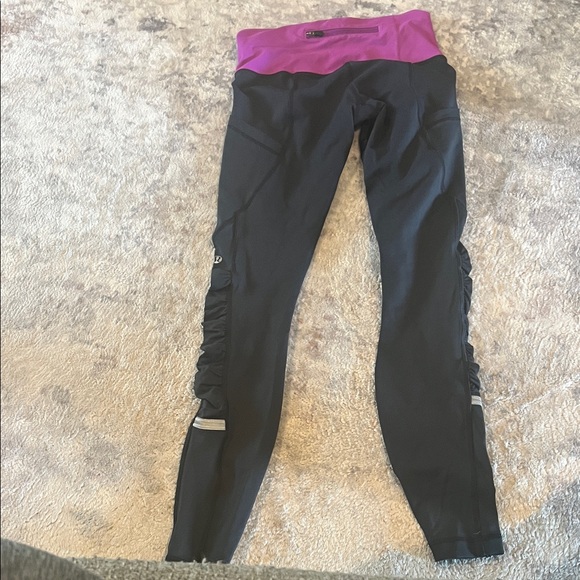 Lululemon Run Dash Ruched Side & Back Pockets High-Rise Leggings Black/Violet 4 - Picture 9 of 13